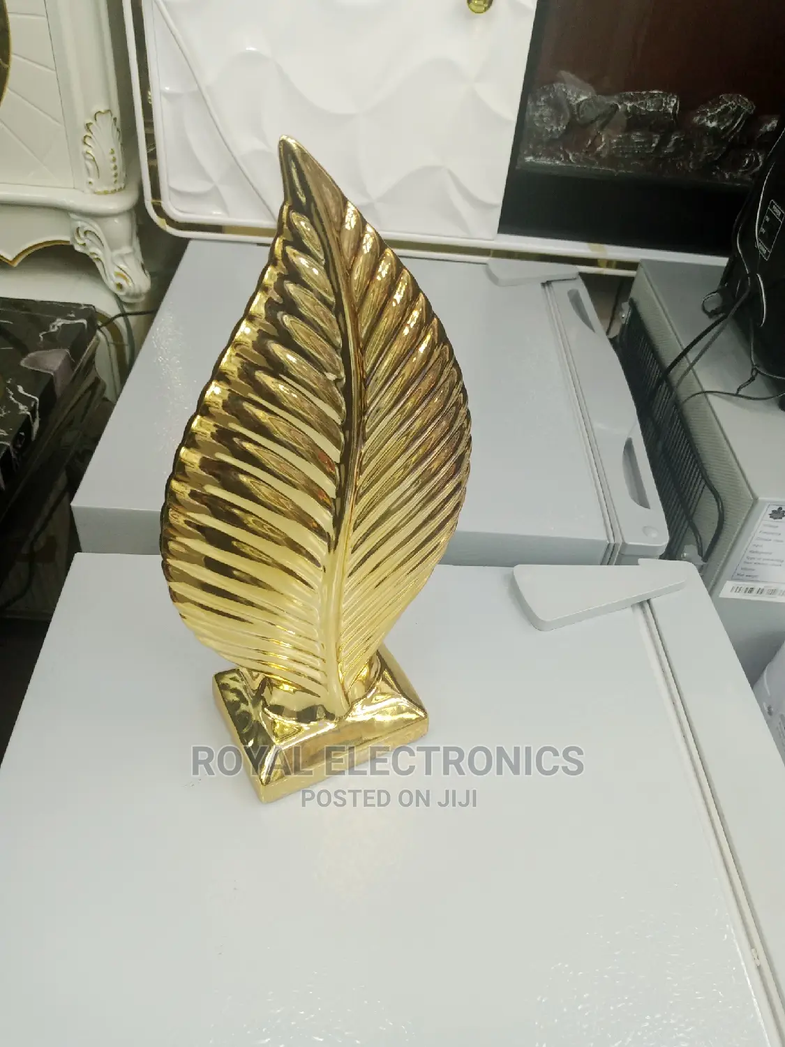 Great Quality Gold Decorated Statue