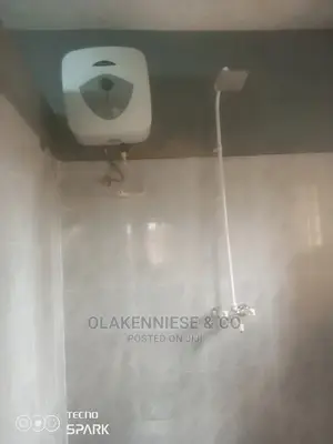 3bdrm Block of Flats in Adelabu for rent