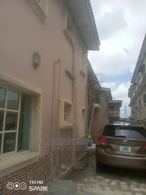 3bdrm Block of Flats in Adelabu for rent