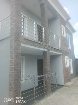 3bdrm Block of Flats in Ogunlana Drive for rent