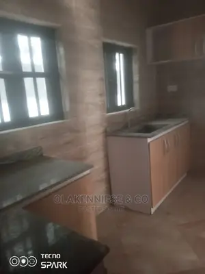 3bdrm Block of Flats in Ogunlana Drive for rent