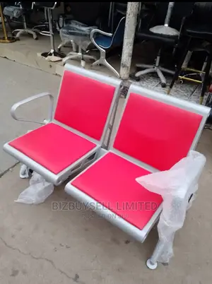 2 in 1 Pardded Airport Chair.