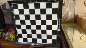 Play Magnus Chess Set Board