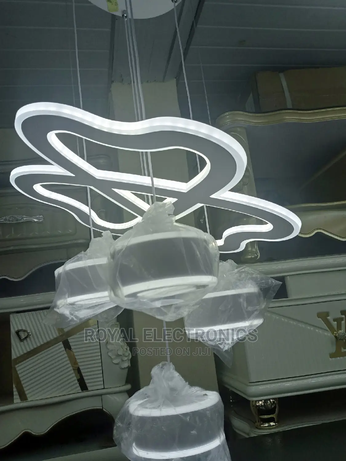 Durable Multicolor 4-Box Dropping Chandelier Light
