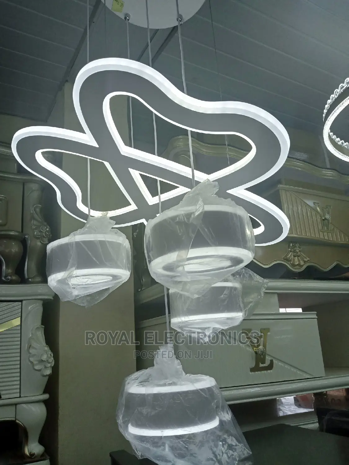 Durable Multicolor 4-Box Dropping Chandelier Light