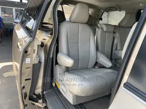 Toyota Sienna XLE 7 Passenger 2011 Gold
