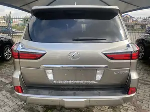 Lexus LX 570 AWD 2017 Gold
