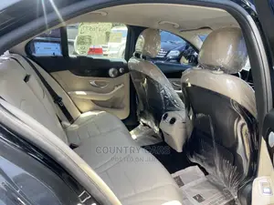 Mercedes-Benz C300 2016 Black