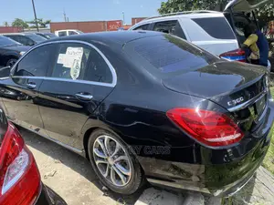 Mercedes-Benz C300 2016 Black