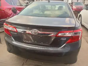 Toyota Camry XLE V6 4dr Sedan (3.5L 6cyl 6A) 2013 Gray