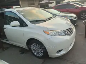 Toyota Sienna 2015 White