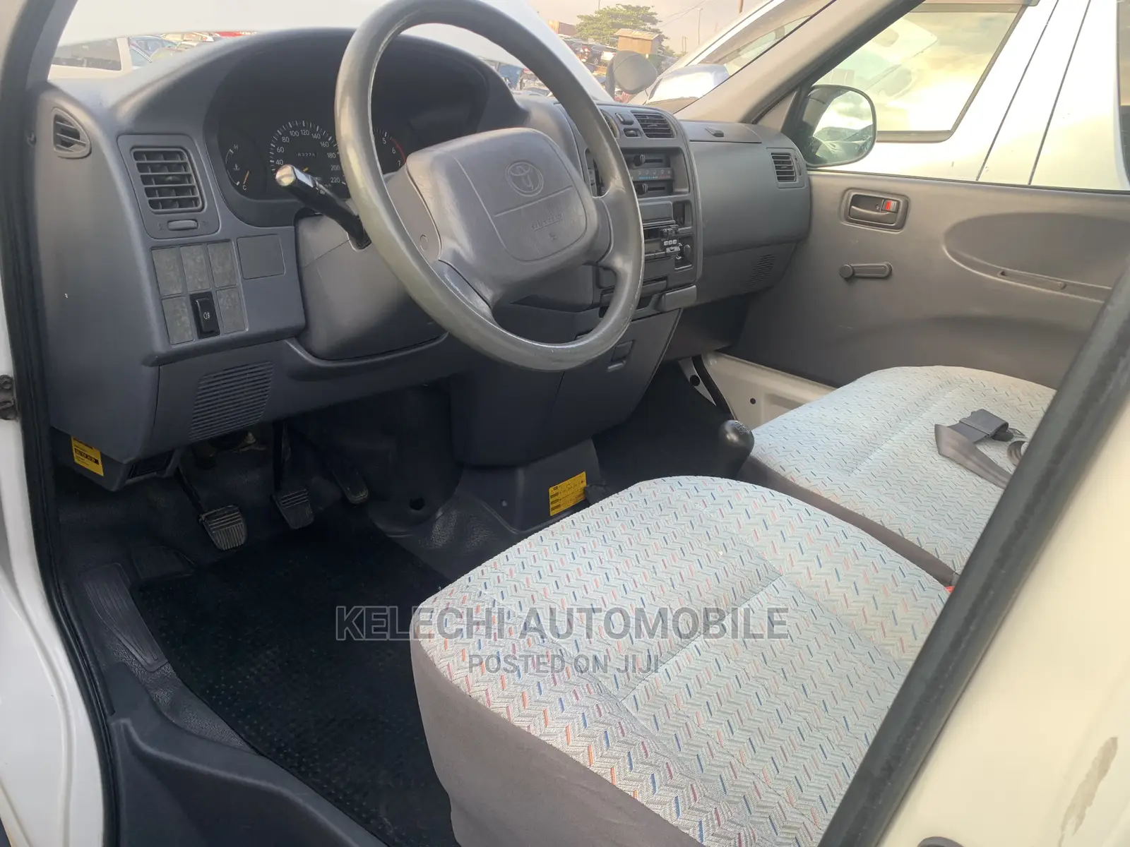 Toyota HiAce 2003 White