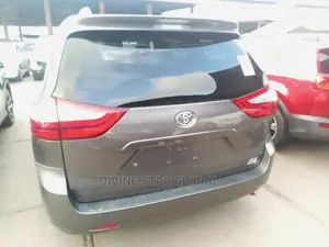 Toyota Sienna 2017 Gray