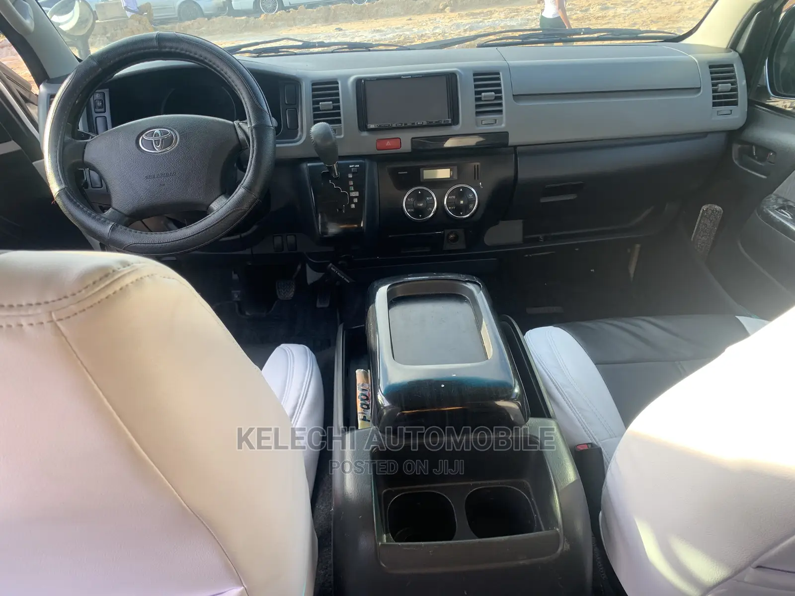 Toyota HiAce 2011 White