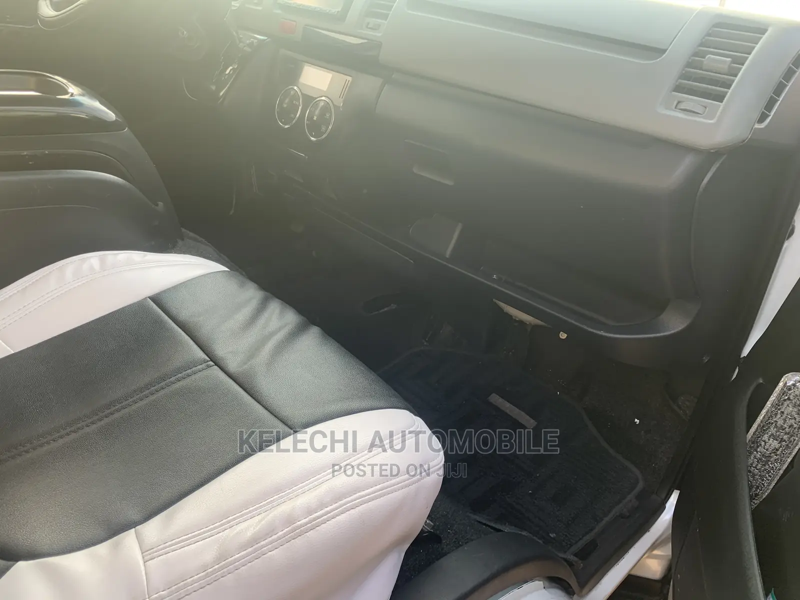 Toyota HiAce 2011 White