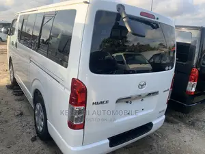 Toyota HiAce 2011 White