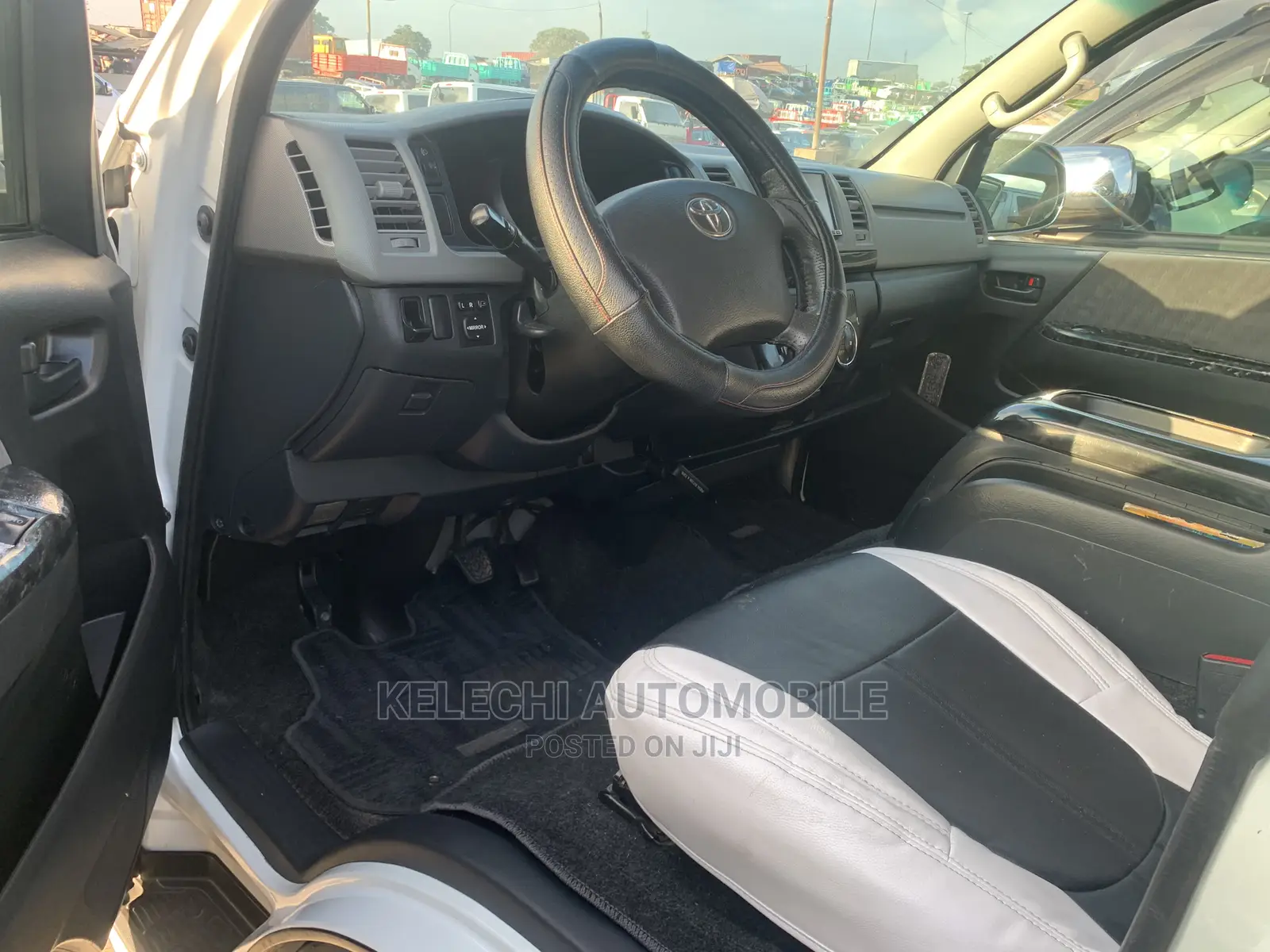 Toyota HiAce 2011 White