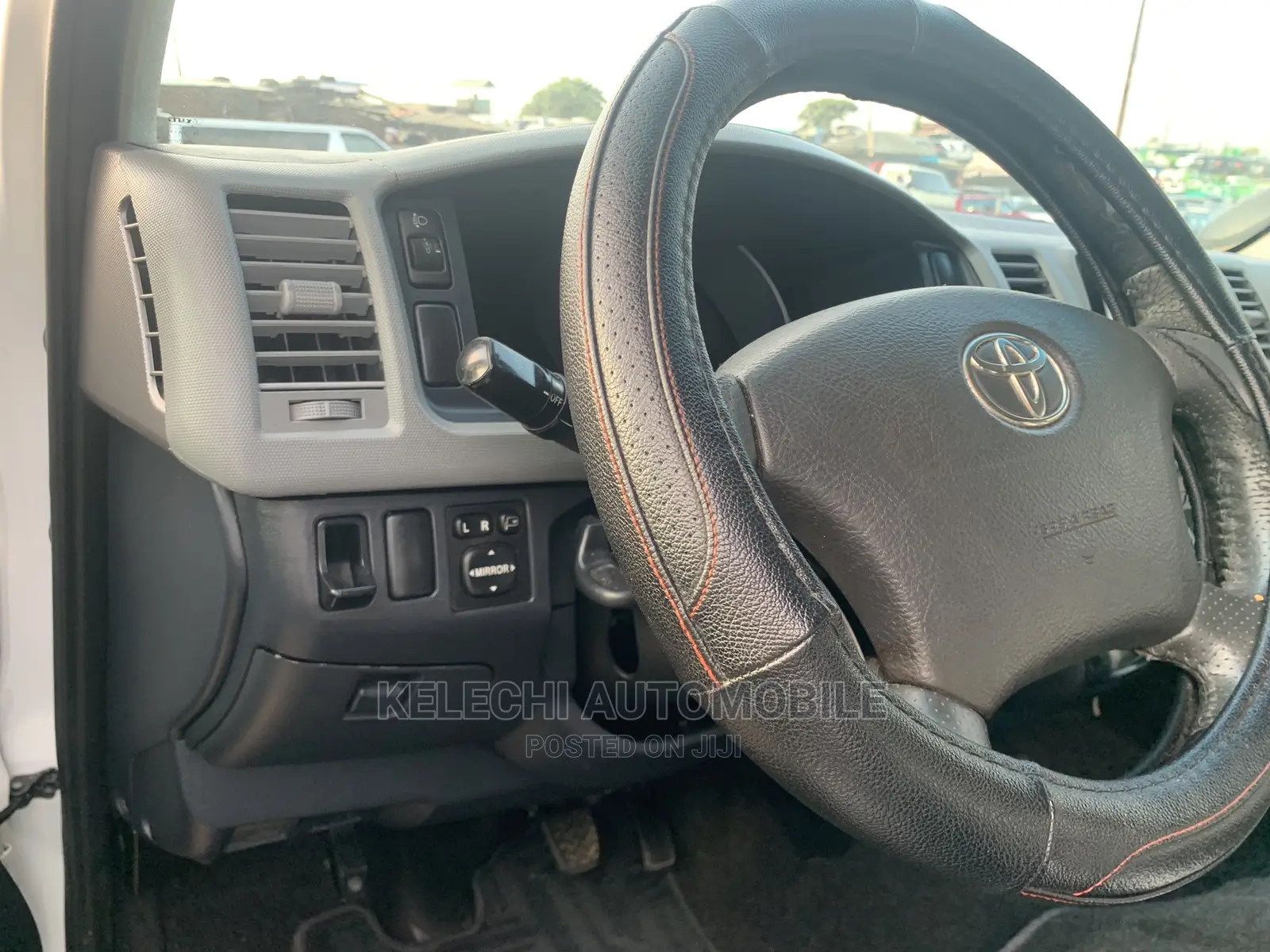 Toyota HiAce 2011 White