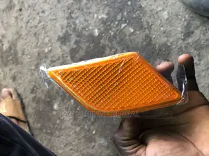 Bumper Reflector C300 2008