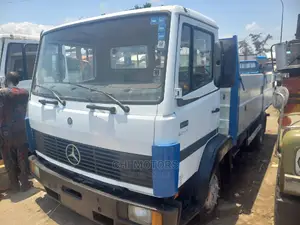 Mercedes Benz 814 17fit 7tonnes 2004 White