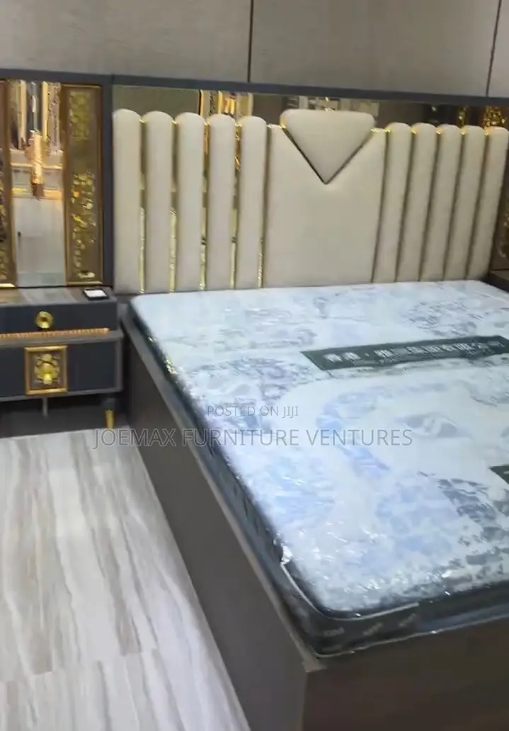 Turkey Bed With Dressing Mirror .