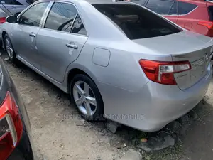 Toyota Camry SE 4dr Sedan (2.5L 4cyl 6A) 2013 Silver