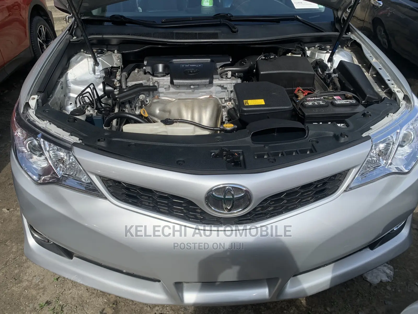 Toyota Camry SE 4dr Sedan (2.5L 4cyl 6A) 2013 Silver