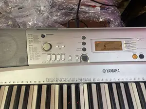 Yamaha PSR E303 Keyboard
