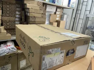 Cisco 9200l-24p-4g-E Gigabytes and Poe Switch