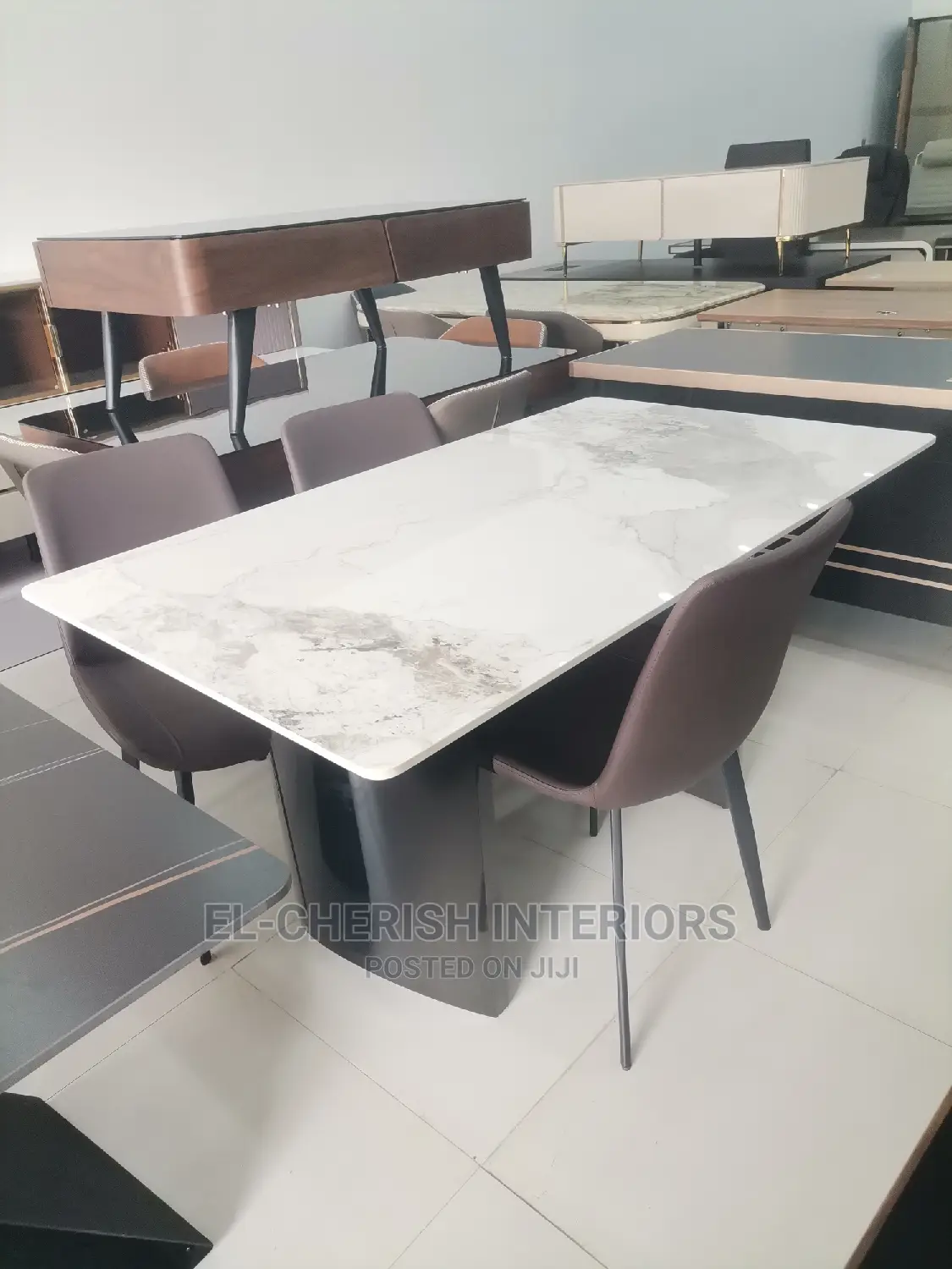 6 Seaters Splendid Dining Table
