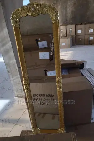 Full Body Dressing Mirror+A Stand Behind (~5fts)