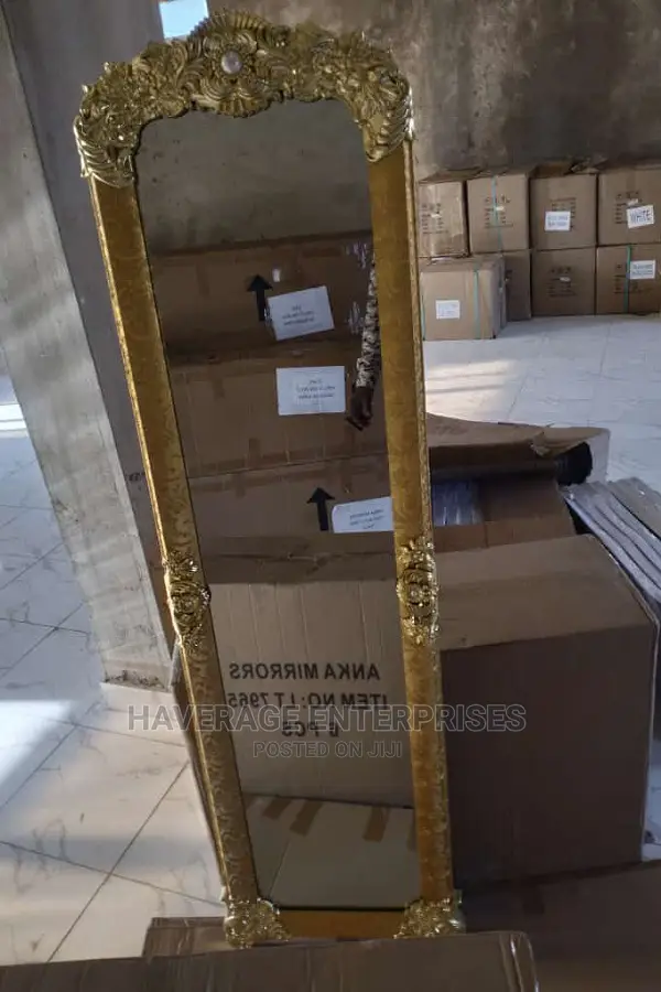 Full Body Dressing Mirror+A Stand Behind (~5fts)