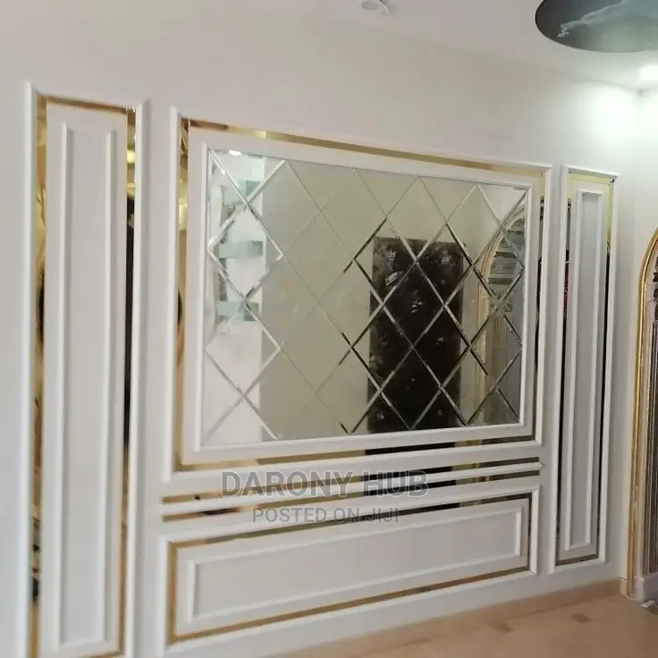 Connice Design and Diamond Glass Wall Decor