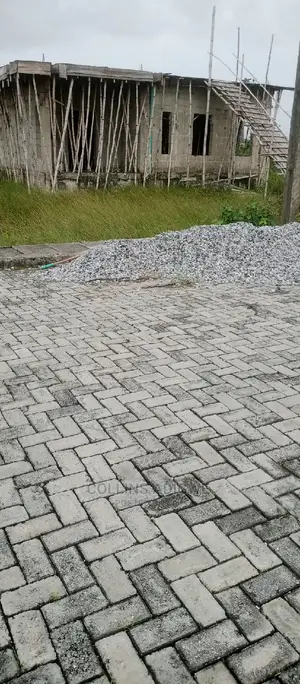 Distress Sales, 666 SQM Land With Uncomplicated Building