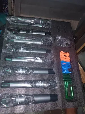 Shure 8 in 1 Wireless Microphone BLX 8800