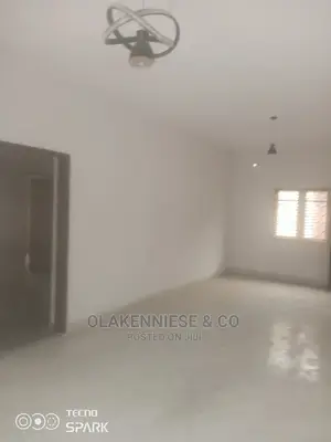 3bdrm Block of Flats in Ogunlana Drive for rent