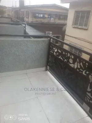 3bdrm Block of Flats in Ogunlana Drive for rent