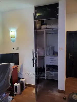 Dark Hinge Door Glass
