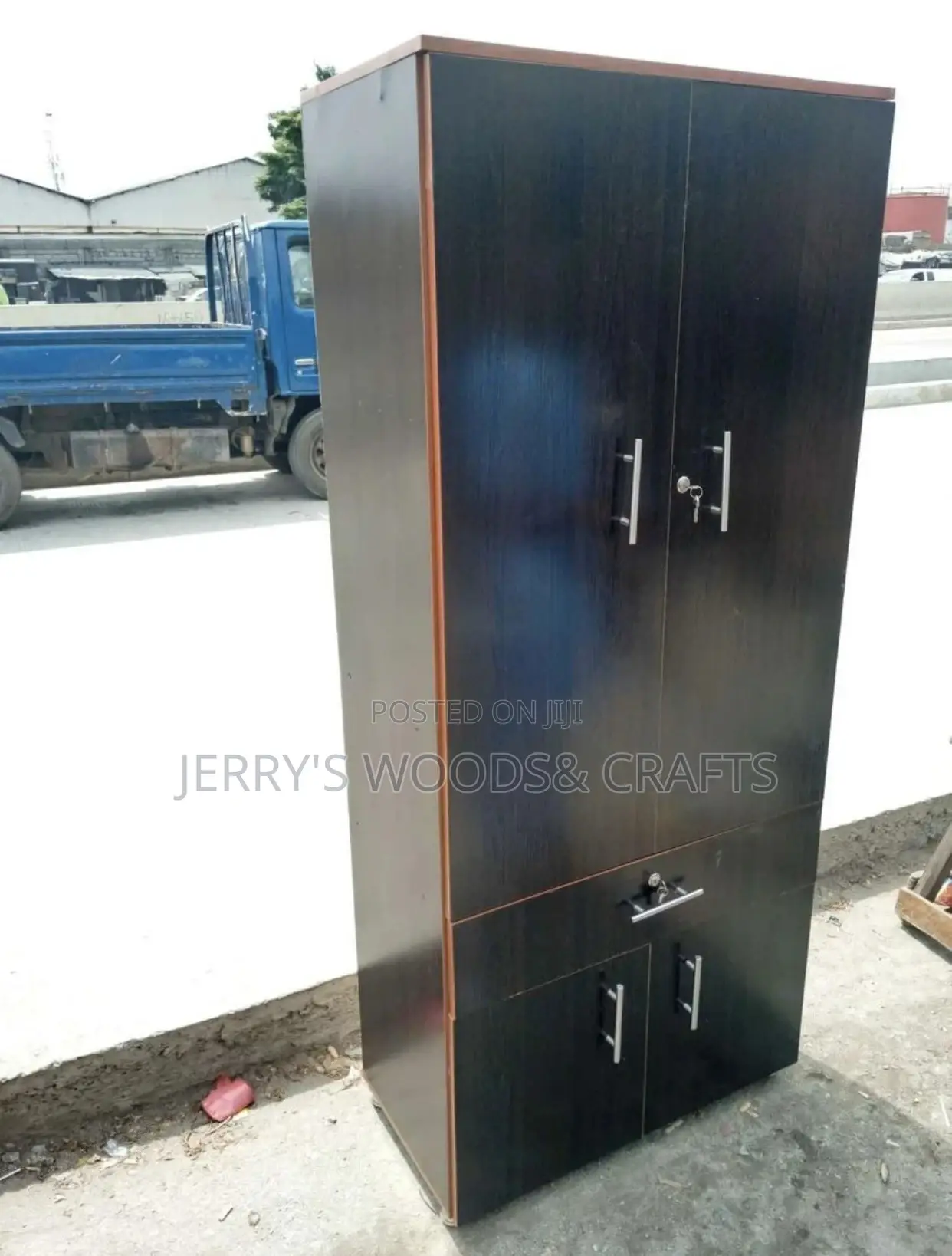 32 Inches Wardrobe