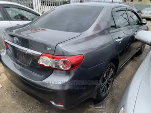Toyota Corolla LE 4dr Sedan (1.8L 4cyl 4A) 2011 Gray