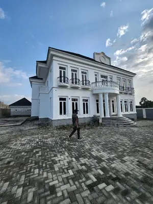 6bdrm Duplex in Guzape for sale