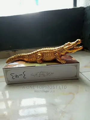 Photo - Golden Artwork (Crocodile )