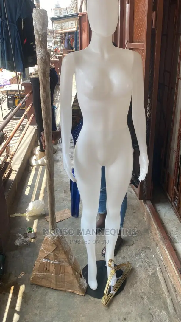 Plastic White Faceless Size 10 Display Dummy