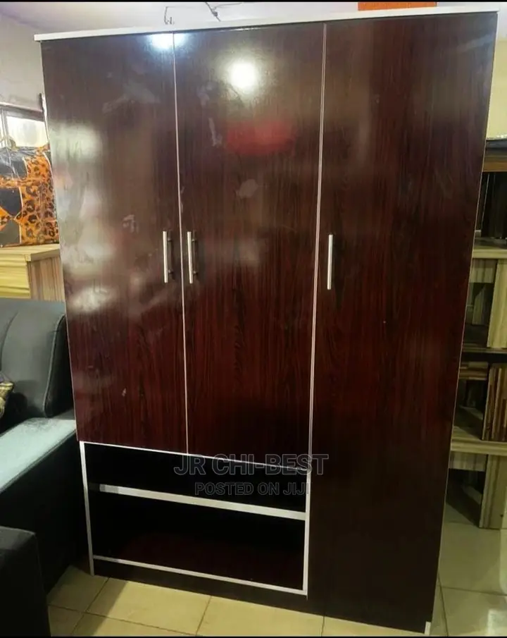Quality 3 Three Door Wooden Wardrobe With Drawers
