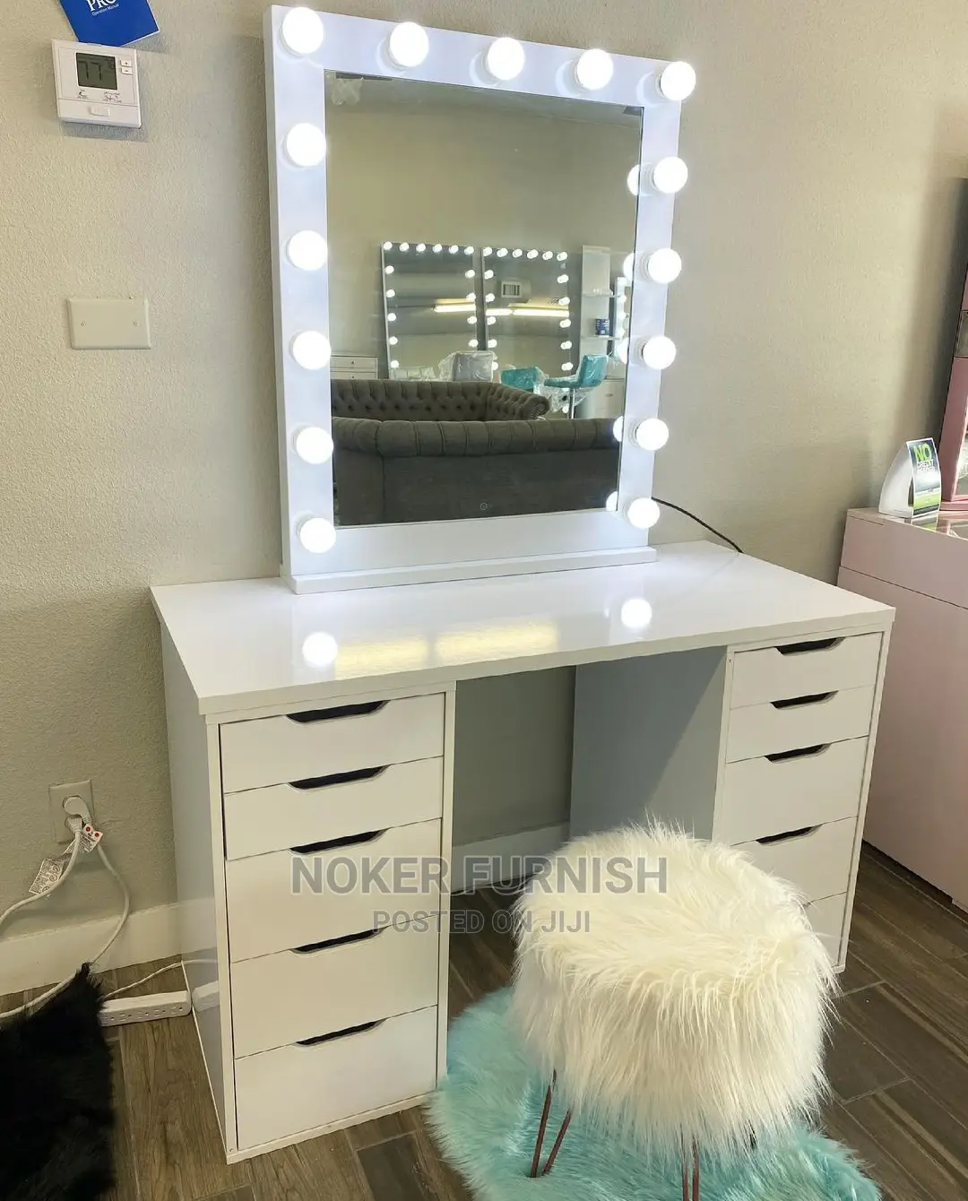 Make Up Dressing Mirror and Table