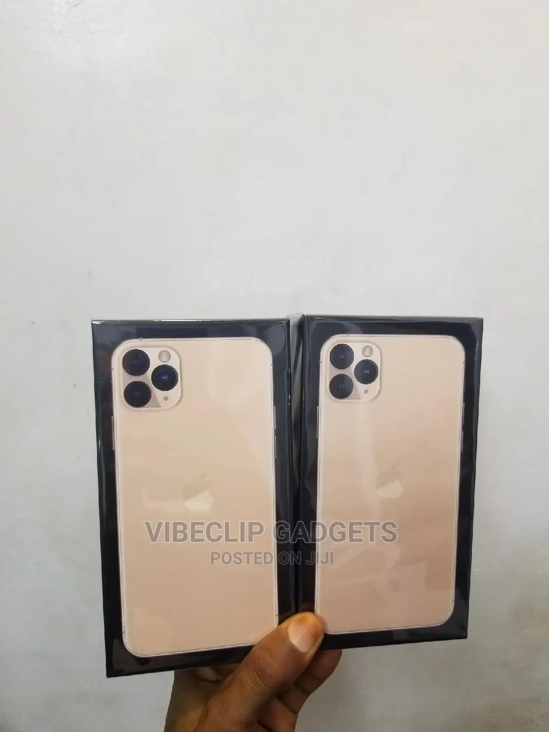 New Apple iPhone 11 Pro Max 64 GB Gold