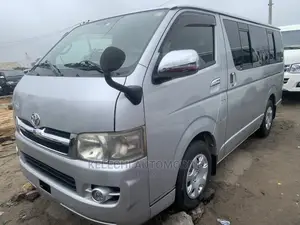 Toyota HiAce 2009