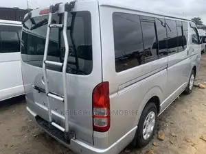 Toyota HiAce 2009