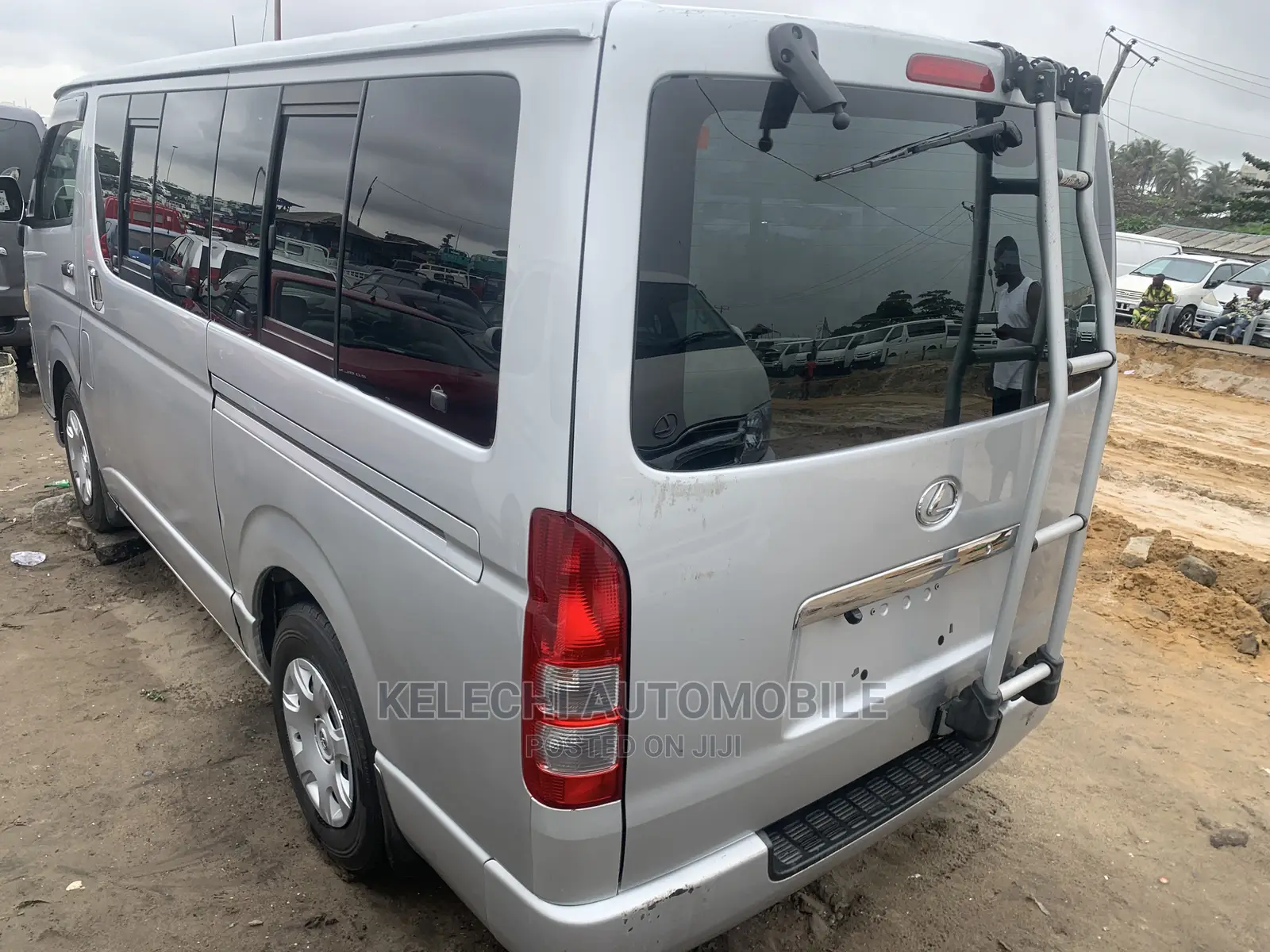 Toyota HiAce 2009