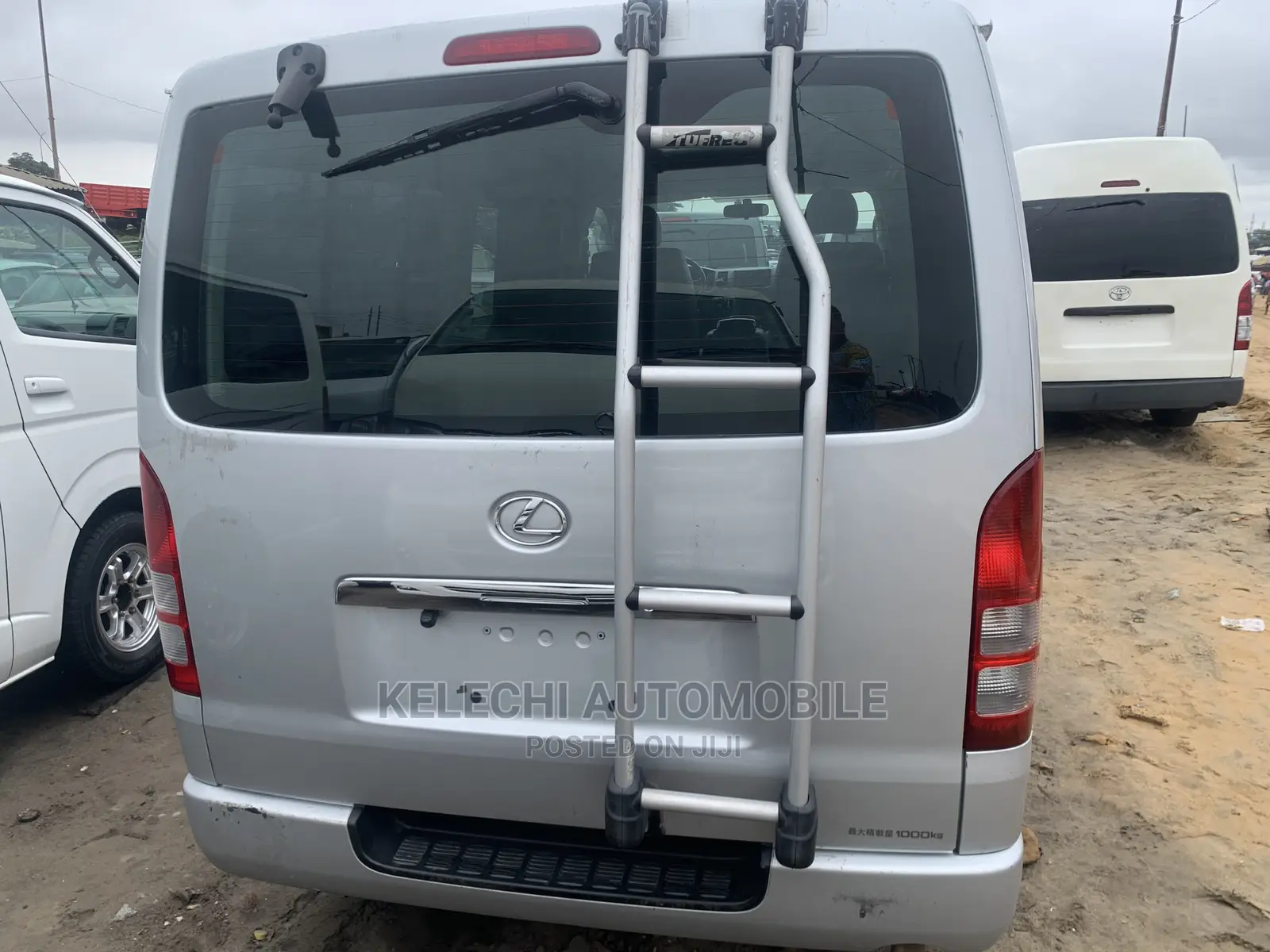 Toyota HiAce 2009